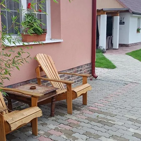 Dovolenkovy Dom Na Juhu Slovenska Casa vacanze *
