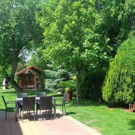 Dovolenkovy Dom Na Juhu Slovenska Casa vacanze *
